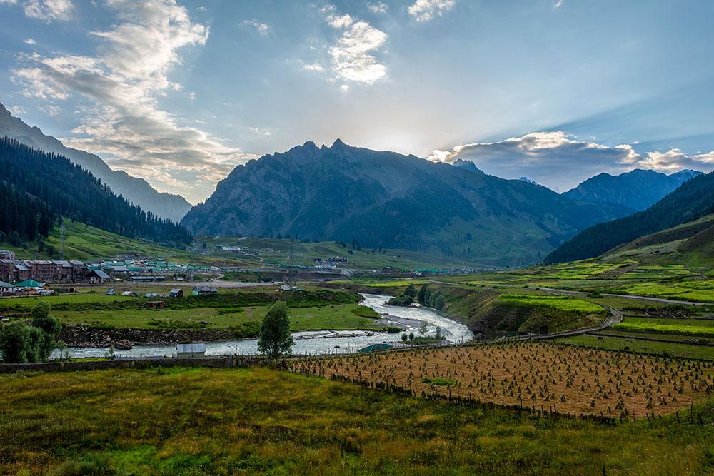 Kashmir Tour Package - Image 2